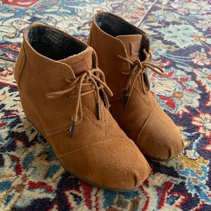 Toms Dessert Wedge Bootie 7.5 Chestnut